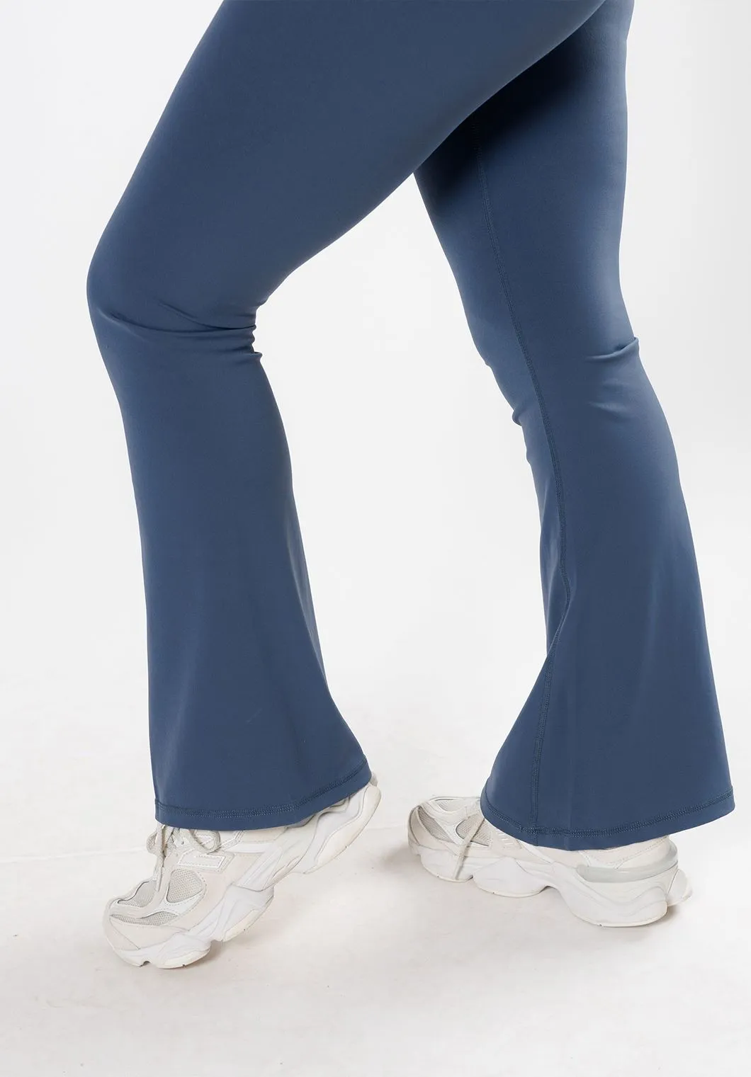 RecStretch Original Sculptseam® Plus Essential Flare Legging 34" Water Sign